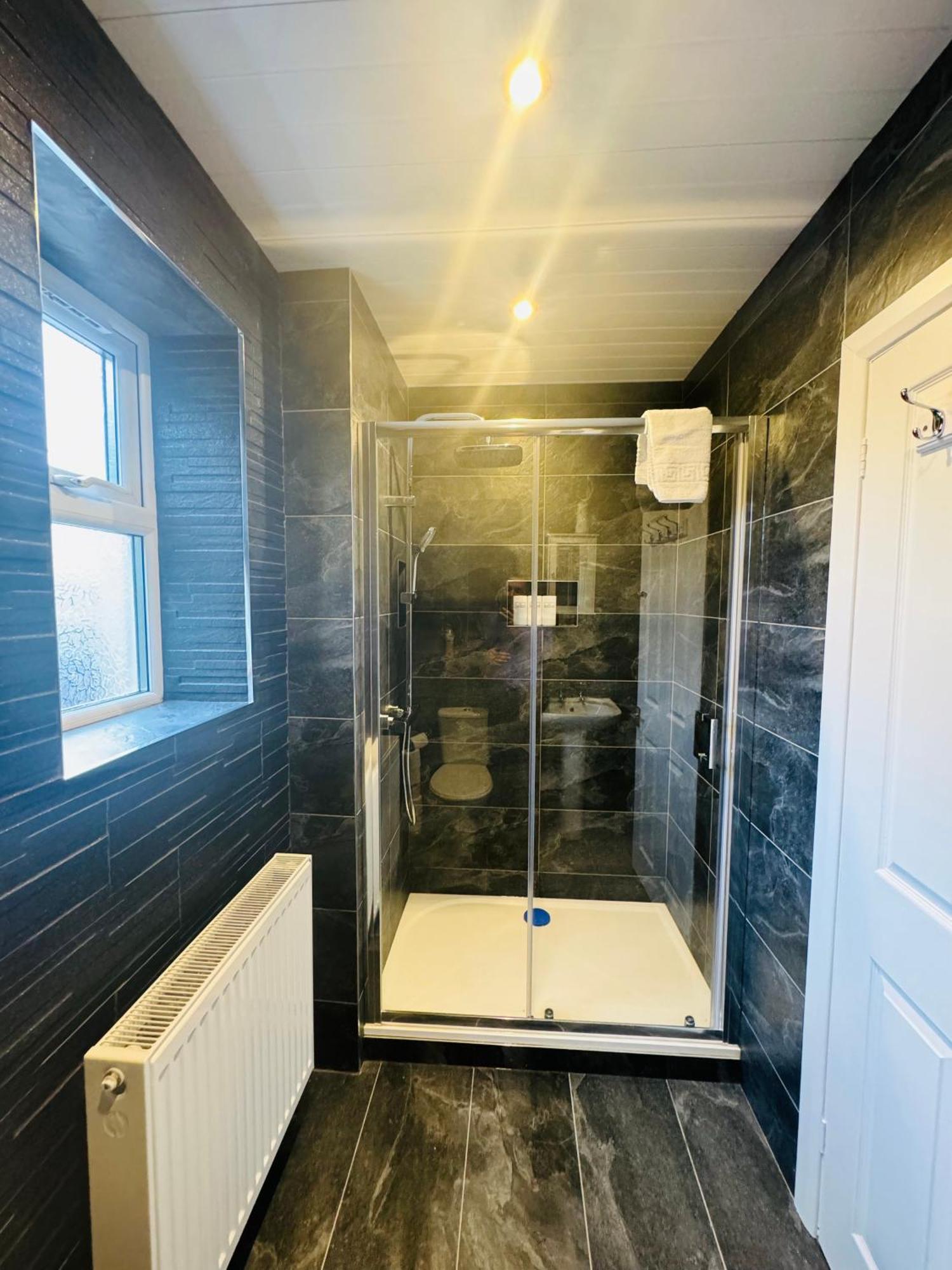 Chic 5 Bedroom House With Private Parking & Garden Bristol Esterno foto